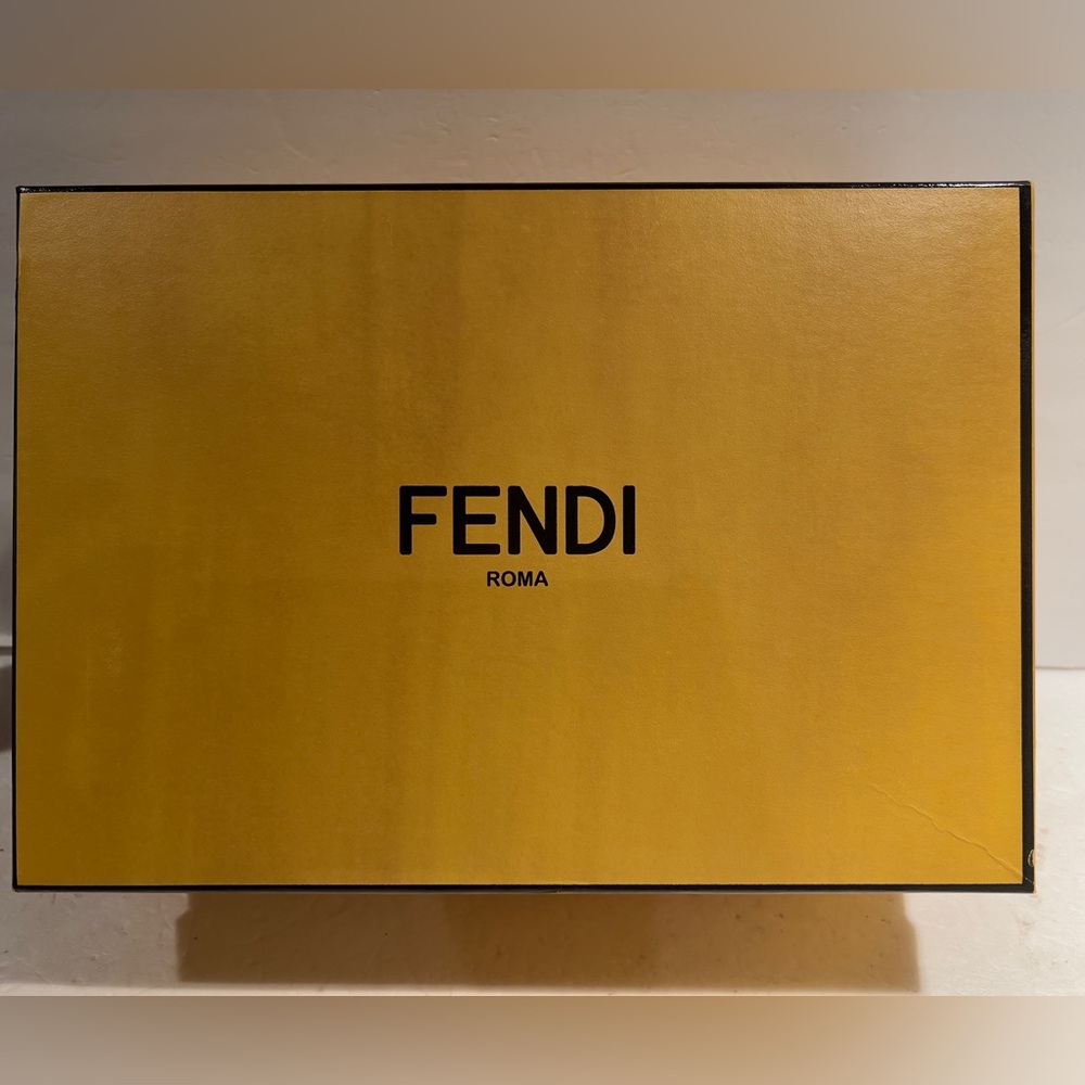 Fendi Flow Women’s Sneakers  Size 8..!